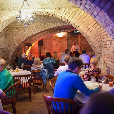 Hotel Zajazd Kultury, Dawniej Pocztowy ジェロナ・グラ エクステリア 写真