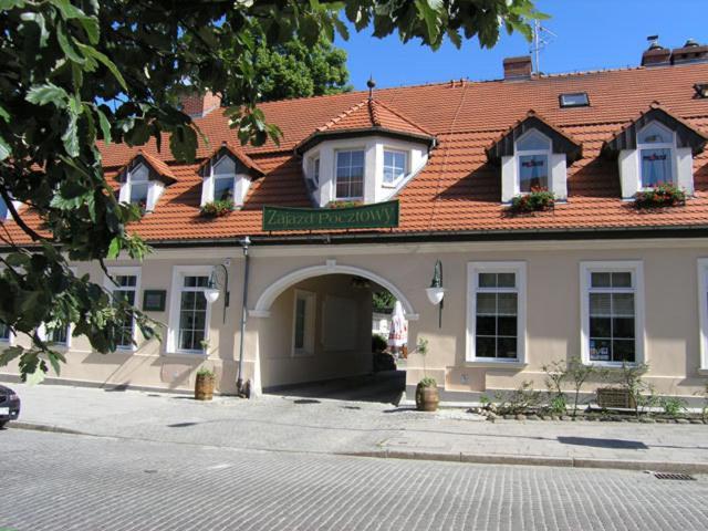 Hotel Zajazd Kultury, Dawniej Pocztowy ジェロナ・グラ エクステリア 写真
