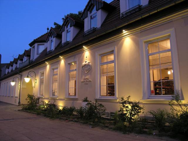 Hotel Zajazd Kultury, Dawniej Pocztowy ジェロナ・グラ エクステリア 写真