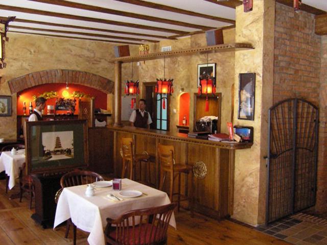 Hotel Zajazd Kultury, Dawniej Pocztowy ジェロナ・グラ エクステリア 写真