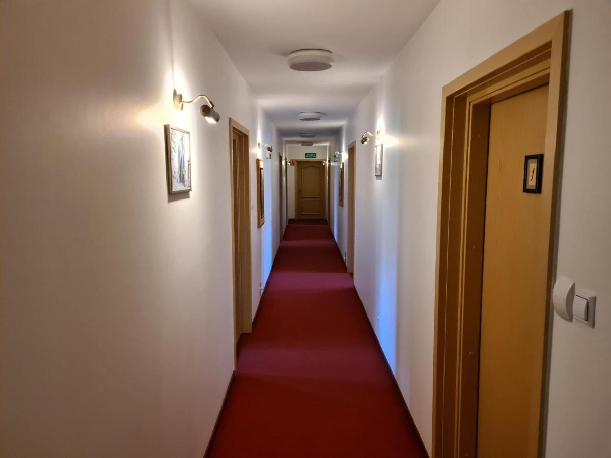 Hotel Zajazd Kultury, Dawniej Pocztowy ジェロナ・グラ エクステリア 写真