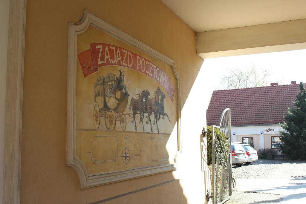 Hotel Zajazd Kultury, Dawniej Pocztowy ジェロナ・グラ エクステリア 写真