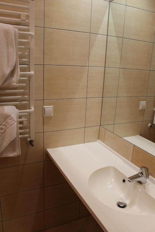 Hotel Zajazd Kultury, Dawniej Pocztowy ジェロナ・グラ エクステリア 写真