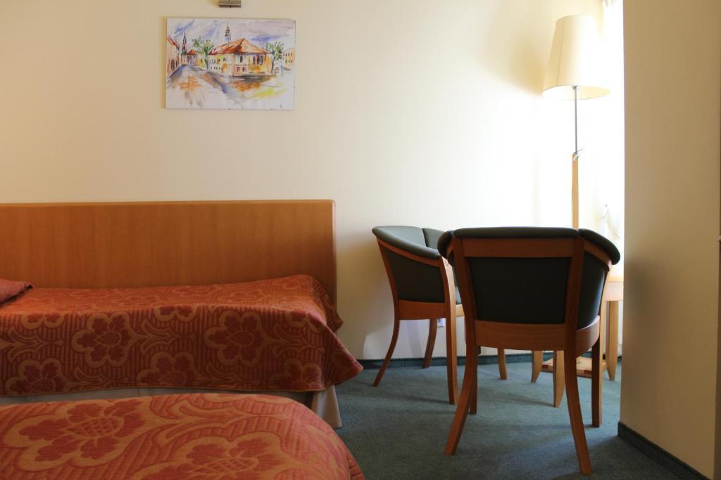 Hotel Zajazd Kultury, Dawniej Pocztowy ジェロナ・グラ エクステリア 写真