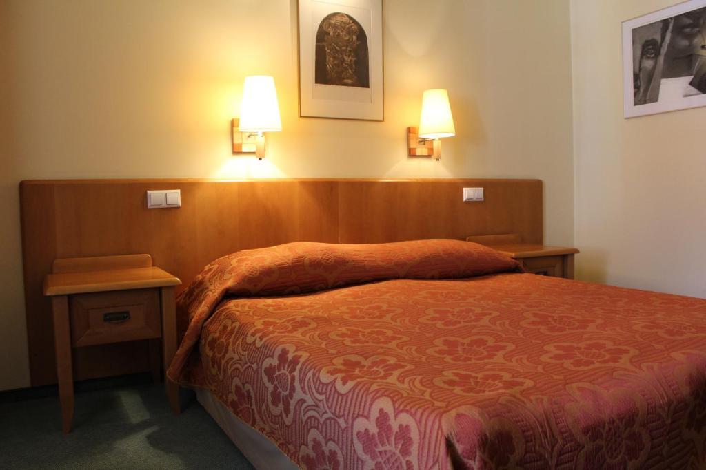 Hotel Zajazd Kultury, Dawniej Pocztowy ジェロナ・グラ エクステリア 写真